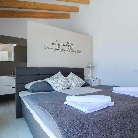Xanna Villa